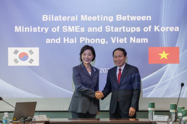 South Korean Minister of SMEs and Startups met with the Hai Phong Party Committee Secretary of Vietnam to discuss ways to strengthen cooperation in the areas of SMEs and startups, etc.