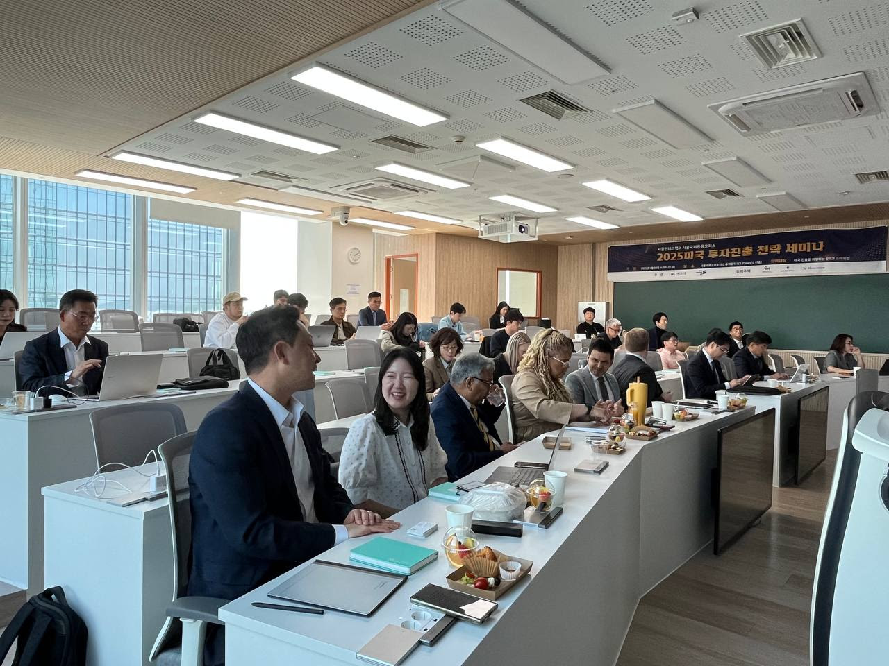 서울핀테크랩, '2025 미국투자 진출 전략 세미나' 성료 - 뉴스 썸네일 이미지