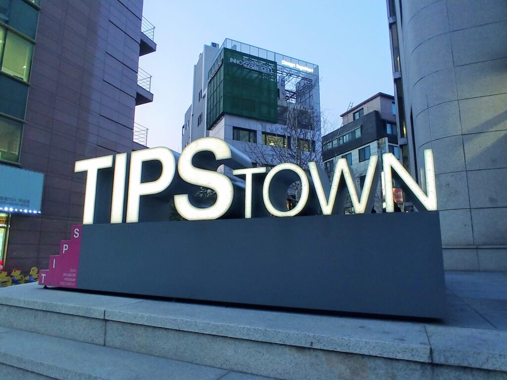 [이달의 TIPS] 카운트다운에이아이, 엘렉스랩, HEMC, 제로더, 한국교육파... - 뉴스 썸네일 이미지