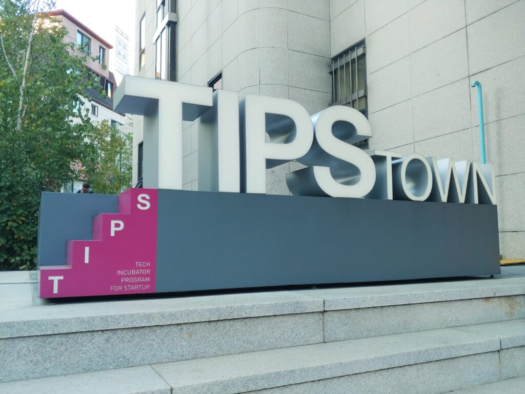 [이달의 TIPS] 루트파인더즈, BHSN, 유어케이스 - 뉴스 썸네일 이미지