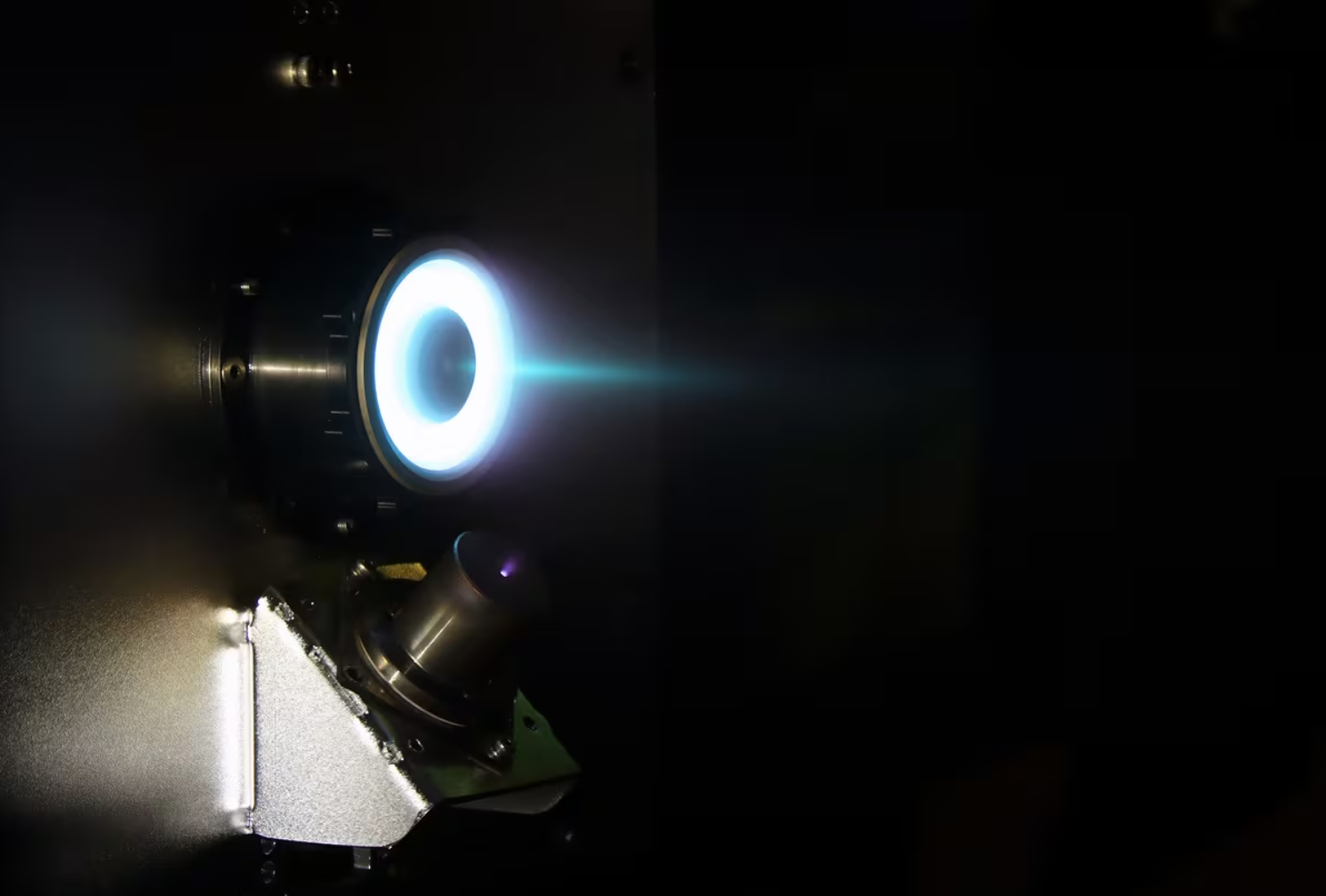 코스모비 홀추력기, KAIST 큐브위성 'K-HERO' 탑재... 누리호 4차 발사... - 뉴스 썸네일 이미지